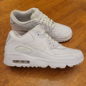 Nike Air Max 90 ▪︎ Classic All White Leather ▪︎EUC▪︎ Women's 8.5 (Youth Sz. 7)